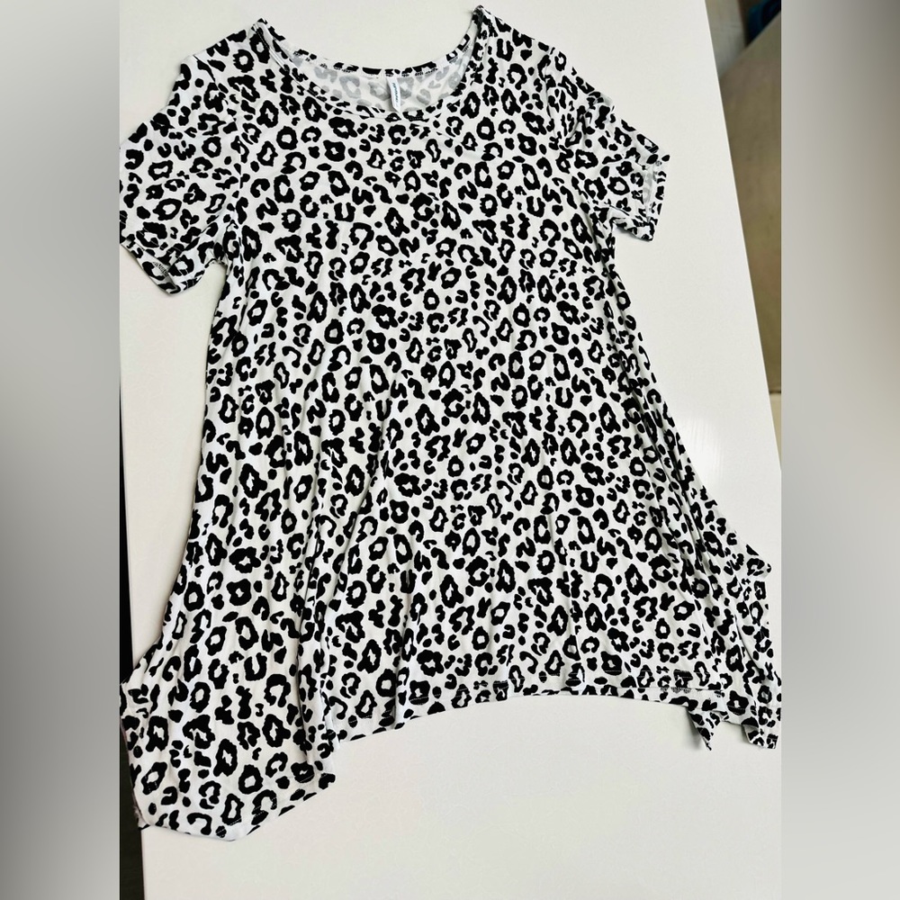 Snow leopard Print soft hankerchief bottom blouse